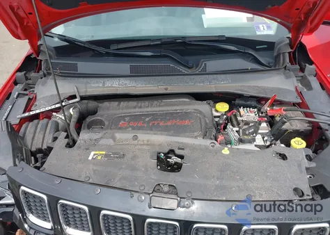 2018 Jeep Compass Latitude 4X4 из США, поврежденный, VIN 3C4NJDBB7JT223360